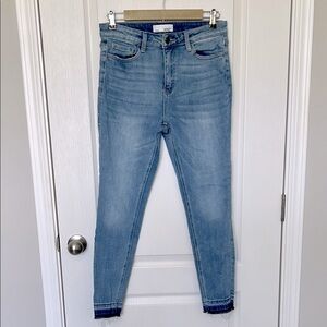 Vervet Women’s Skinny Jeans Denim Light Wash Raw Hem Size 29